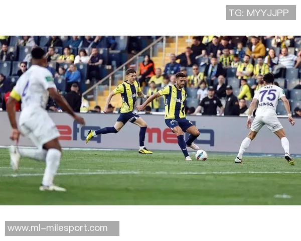 德甲多队关注费内巴切中场希曼斯基冬窗或迎来转会机会