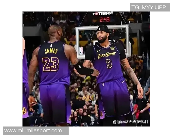 湖人快船球迷现场互动引发热议比卢普斯与FBI成焦点话题