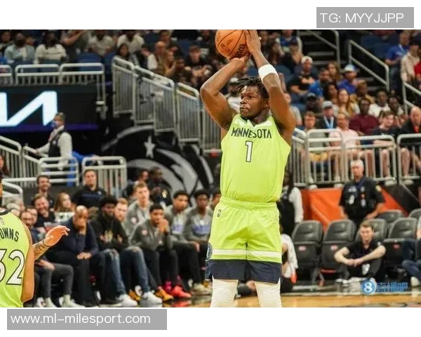 爱德华兹半场表现亮眼11投5中贡献14分1篮板1助攻1盖帽