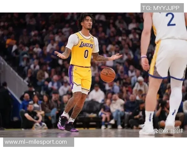 小尼克史密斯回顾湖人媒体日盛况与黄蜂时的鲜明对比